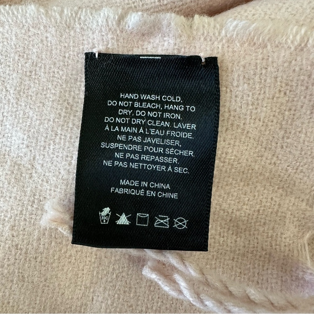 Aritzia Main Character Lauren Soft Pink Scarf - Picture 6 of 9